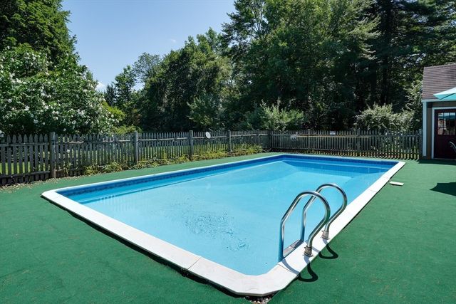 83 Crestwood Dr, Northborough, MA 01532