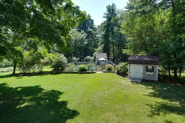 83 Crestwood Dr, Northborough, MA 01532