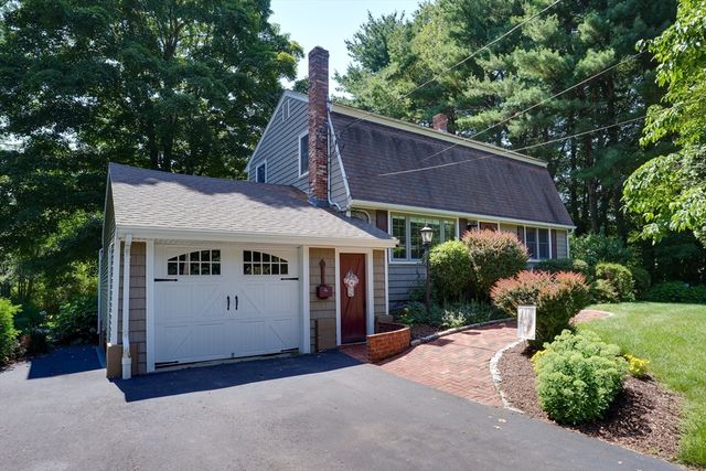83 Crestwood Dr, Northborough, MA 01532