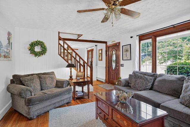 83 Crestwood Dr, Northborough, MA 01532