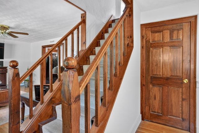 83 Crestwood Dr, Northborough, MA 01532
