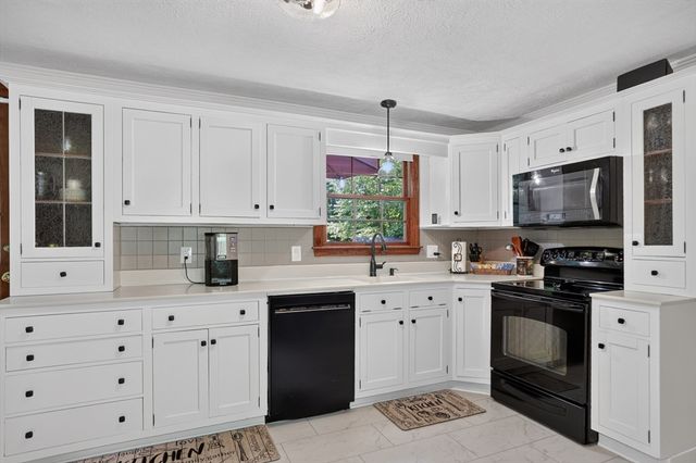 83 Crestwood Dr, Northborough, MA 01532