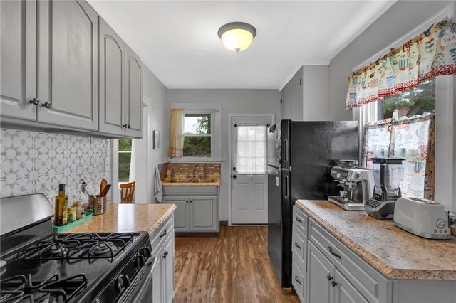 136 Arkansas Ave, Whitaker, PA 15120