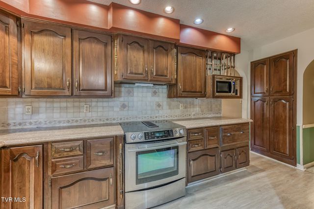 123 Woodside Court, Gray, TN 37615