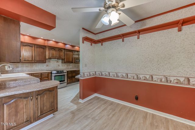123 Woodside Court, Gray, TN 37615