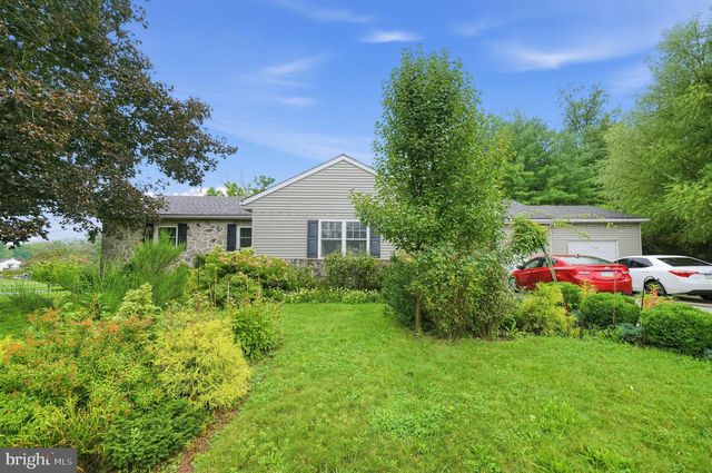 6 N BORO LINE RD, Trappe, PA 19426