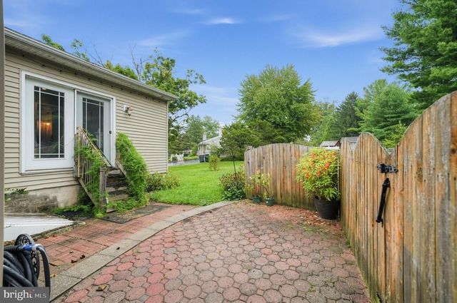 6 N BORO LINE RD, Trappe, PA 19426