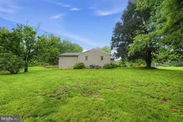 6 N BORO LINE RD, Trappe, PA 19426