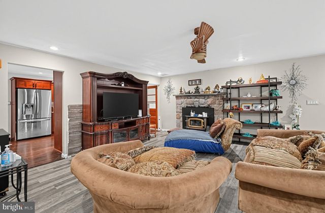6 N BORO LINE RD, Trappe, PA 19426
