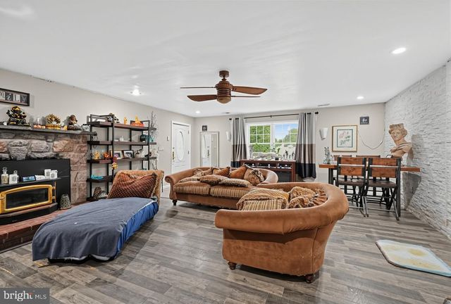 6 N BORO LINE RD, Trappe, PA 19426