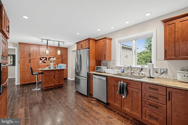 6 N BORO LINE RD, Trappe, PA 19426