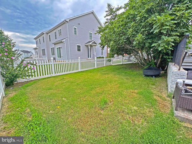 1004 OATS DR, La Plata, MD 20646
