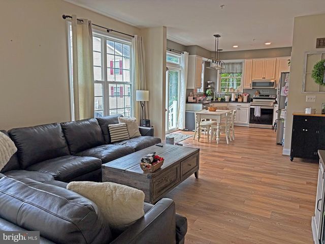 1004 OATS DR, La Plata, MD 20646
