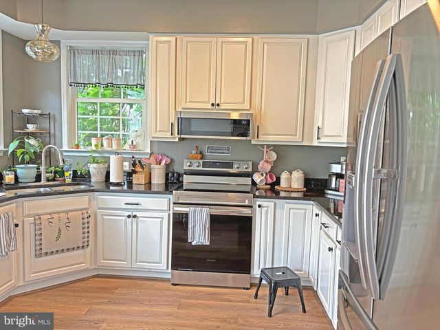 1004 OATS DR, La Plata, MD 20646