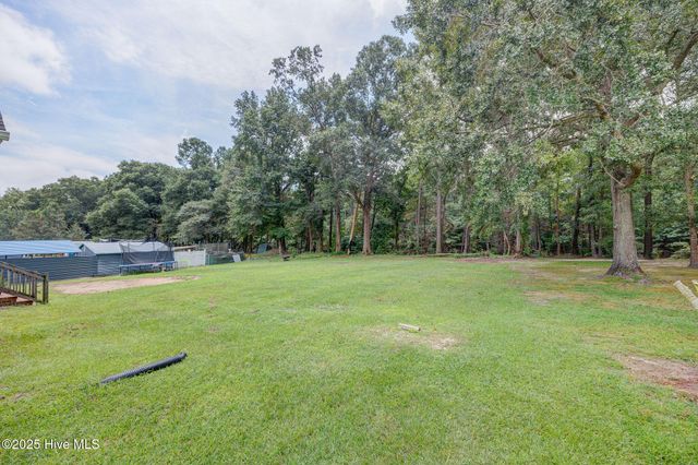 609 Lake Side Drive, Riegelwood, NC 28456