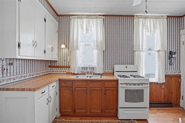 221 Kay St, Wampum, PA 16157