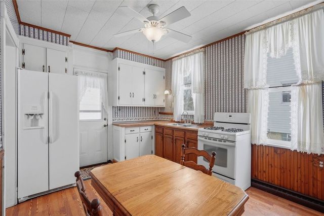 221 Kay St, Wampum, PA 16157