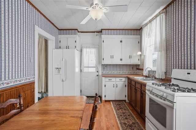 221 Kay St, Wampum, PA 16157