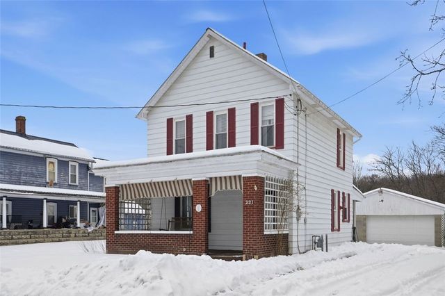 221 Kay St, Wampum, PA 16157