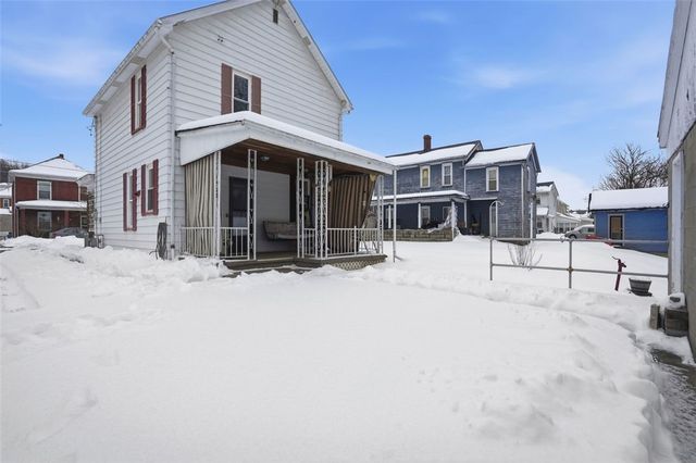 221 Kay St, Wampum, PA 16157