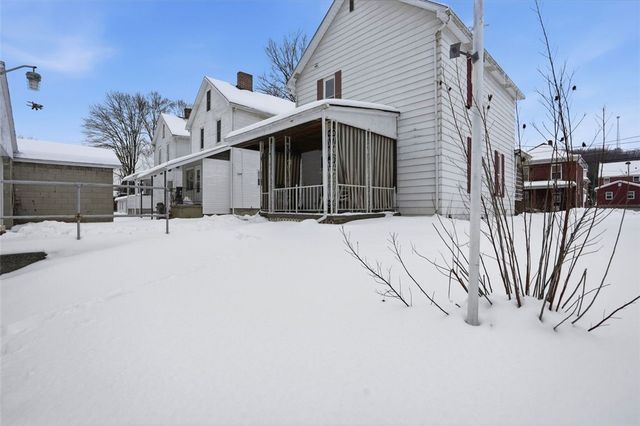 221 Kay St, Wampum, PA 16157