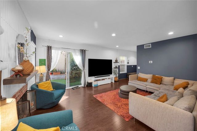 11522 Honeyglen Road 26, Pacoima, CA 91331