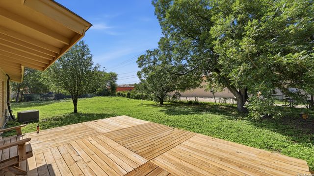 122 W HUTCHINS PL, San Antonio, TX 78221
