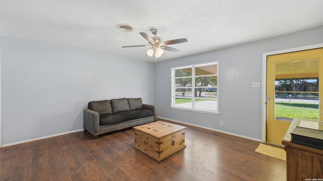 122 W HUTCHINS PL, San Antonio, TX 78221