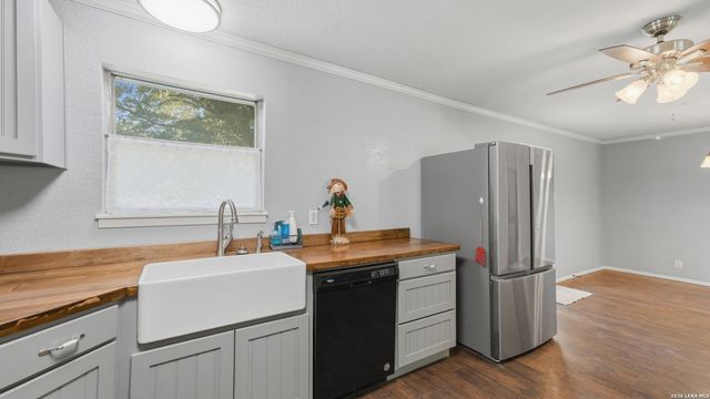 122 W HUTCHINS PL, San Antonio, TX 78221