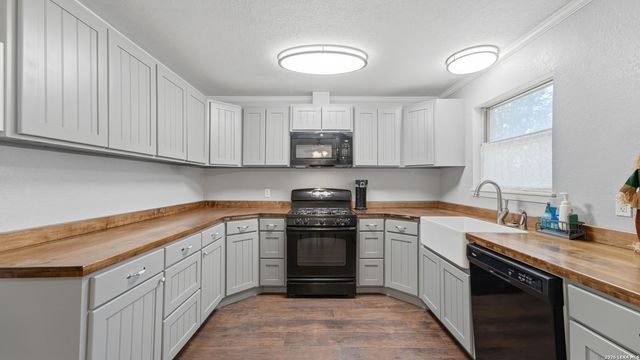 122 W HUTCHINS PL, San Antonio, TX 78221