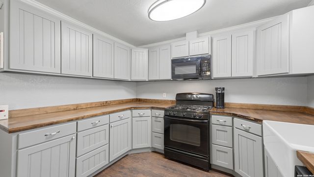 122 W HUTCHINS PL, San Antonio, TX 78221