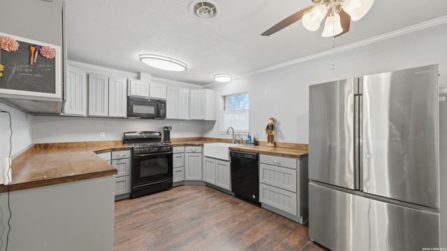 122 W HUTCHINS PL, San Antonio, TX 78221