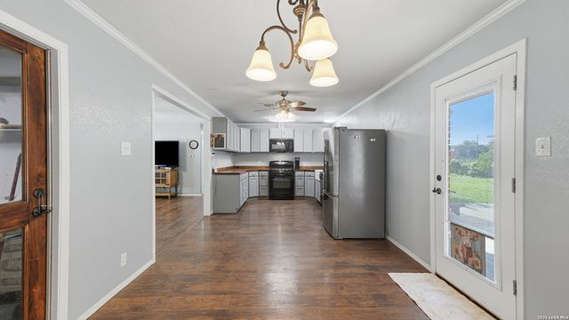 122 W HUTCHINS PL, San Antonio, TX 78221