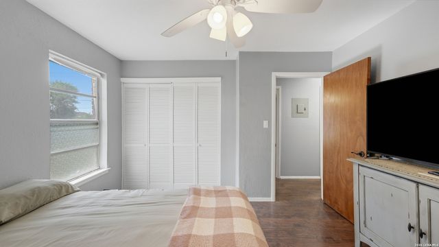 122 W HUTCHINS PL, San Antonio, TX 78221