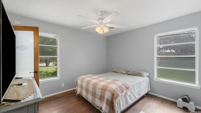 122 W HUTCHINS PL, San Antonio, TX 78221