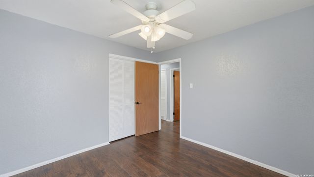 122 W HUTCHINS PL, San Antonio, TX 78221