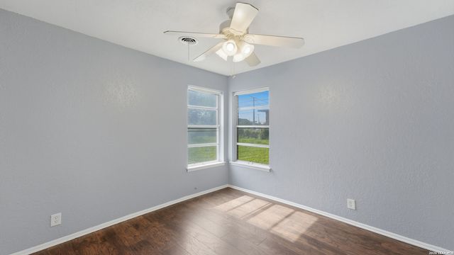 122 W HUTCHINS PL, San Antonio, TX 78221