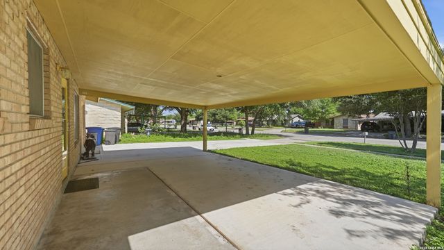 122 W HUTCHINS PL, San Antonio, TX 78221