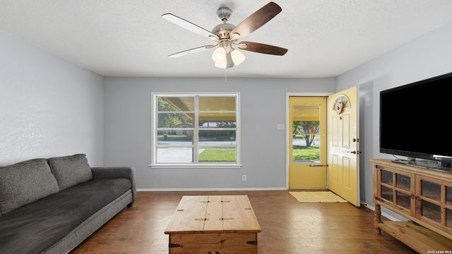 122 W HUTCHINS PL, San Antonio, TX 78221