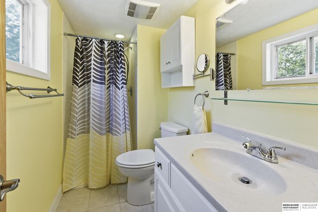 1405 Beechwood Avenue, Papillion, NE 68133