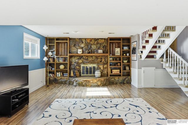 1405 Beechwood Avenue, Papillion, NE 68133