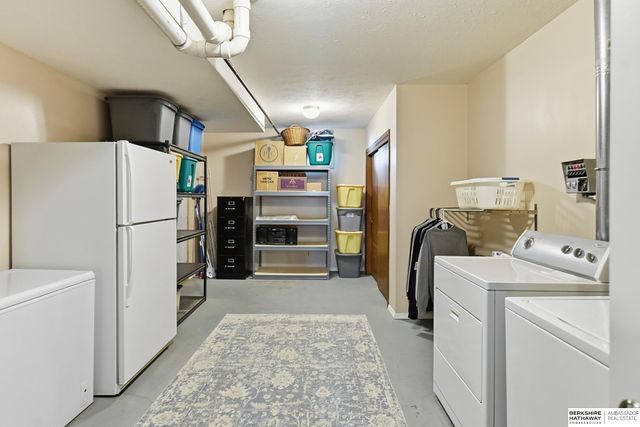 1405 Beechwood Avenue, Papillion, NE 68133