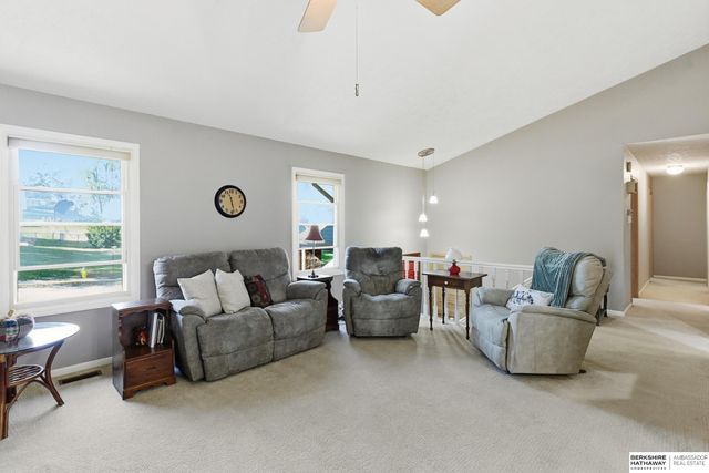 1405 Beechwood Avenue, Papillion, NE 68133