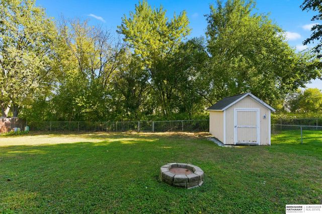 1405 Beechwood Avenue, Papillion, NE 68133