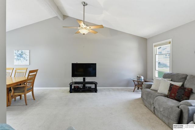 1405 Beechwood Avenue, Papillion, NE 68133