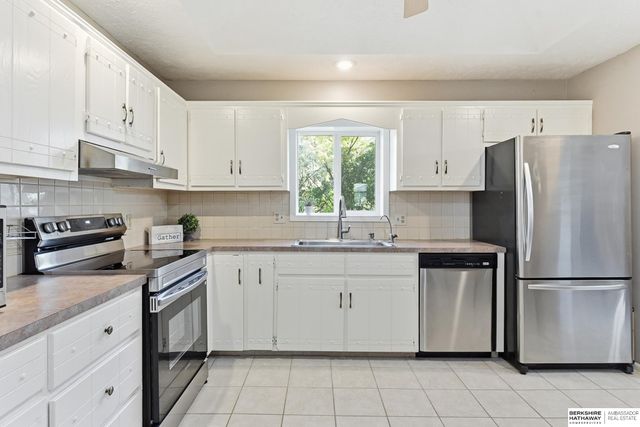 1405 Beechwood Avenue, Papillion, NE 68133