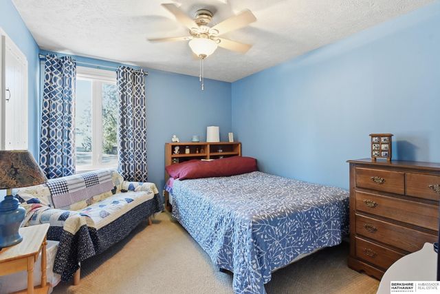 1405 Beechwood Avenue, Papillion, NE 68133