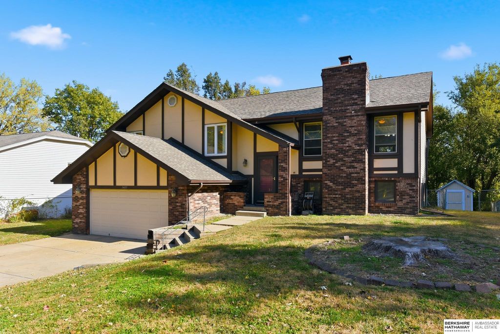 1405 Beechwood Avenue, Papillion, NE 68133