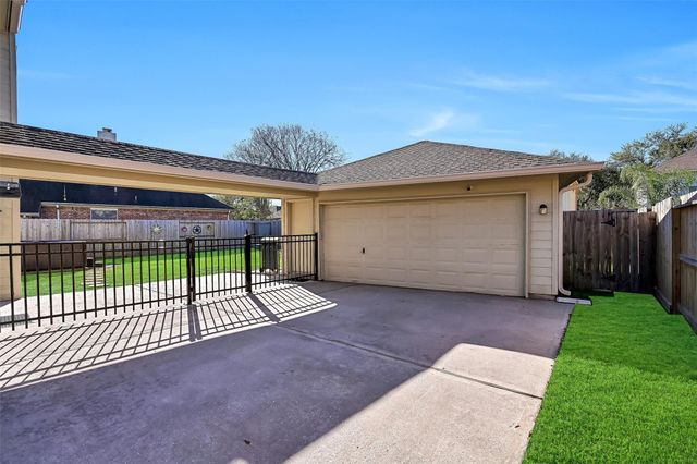 2333 Acadiana Lane, Seabrook, TX 77586