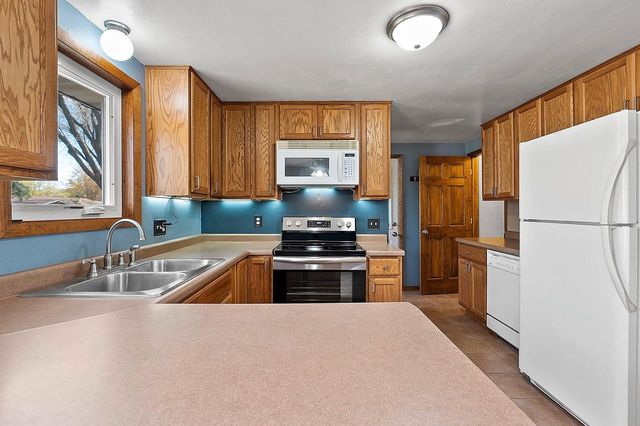 1870 GARY LANE, Green Bay, WI 54303
